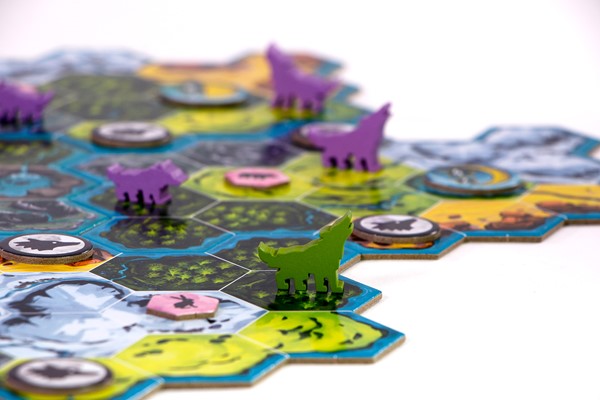 Foto van speelgoed Wolven_999Games_sfeerfoto-web.jpg